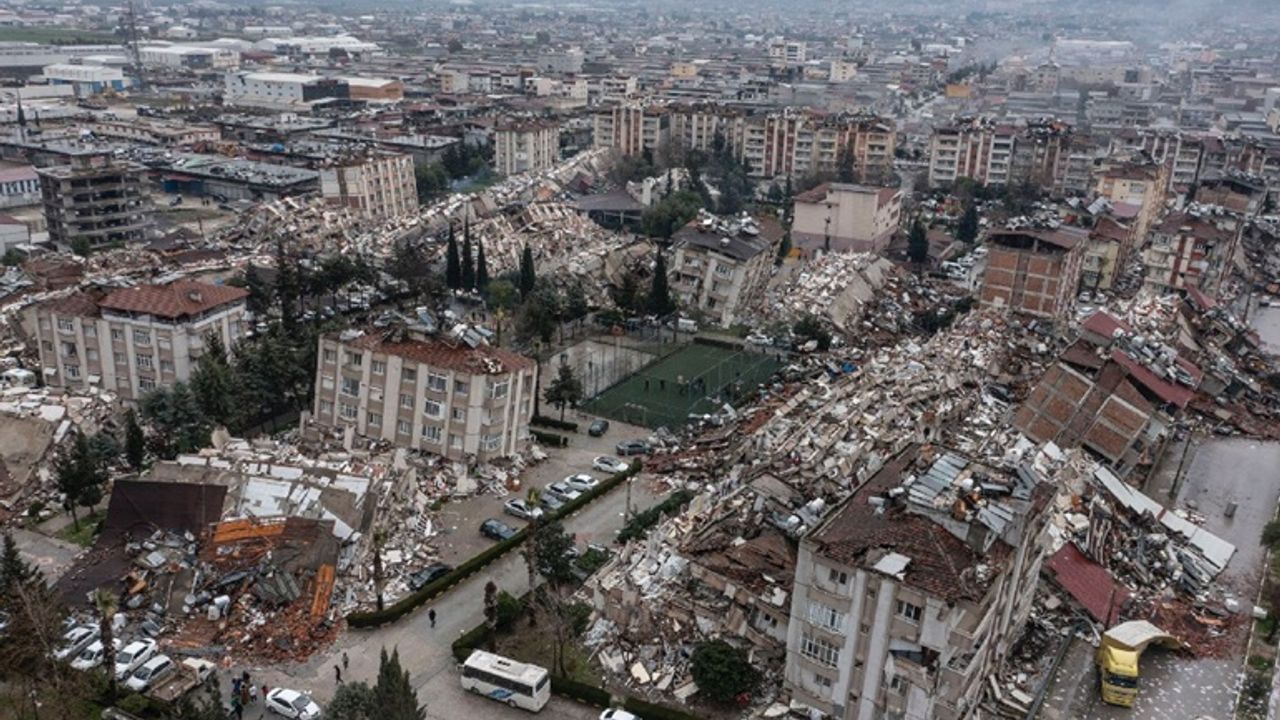 Malatya’daki depremde bazı binalar yıkıldı