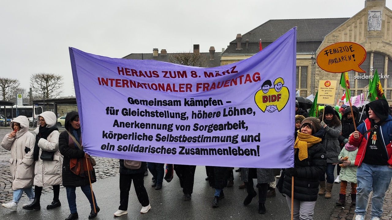 Bielefeld'de 8 Mart emekçi kadınlar günü kutlandı