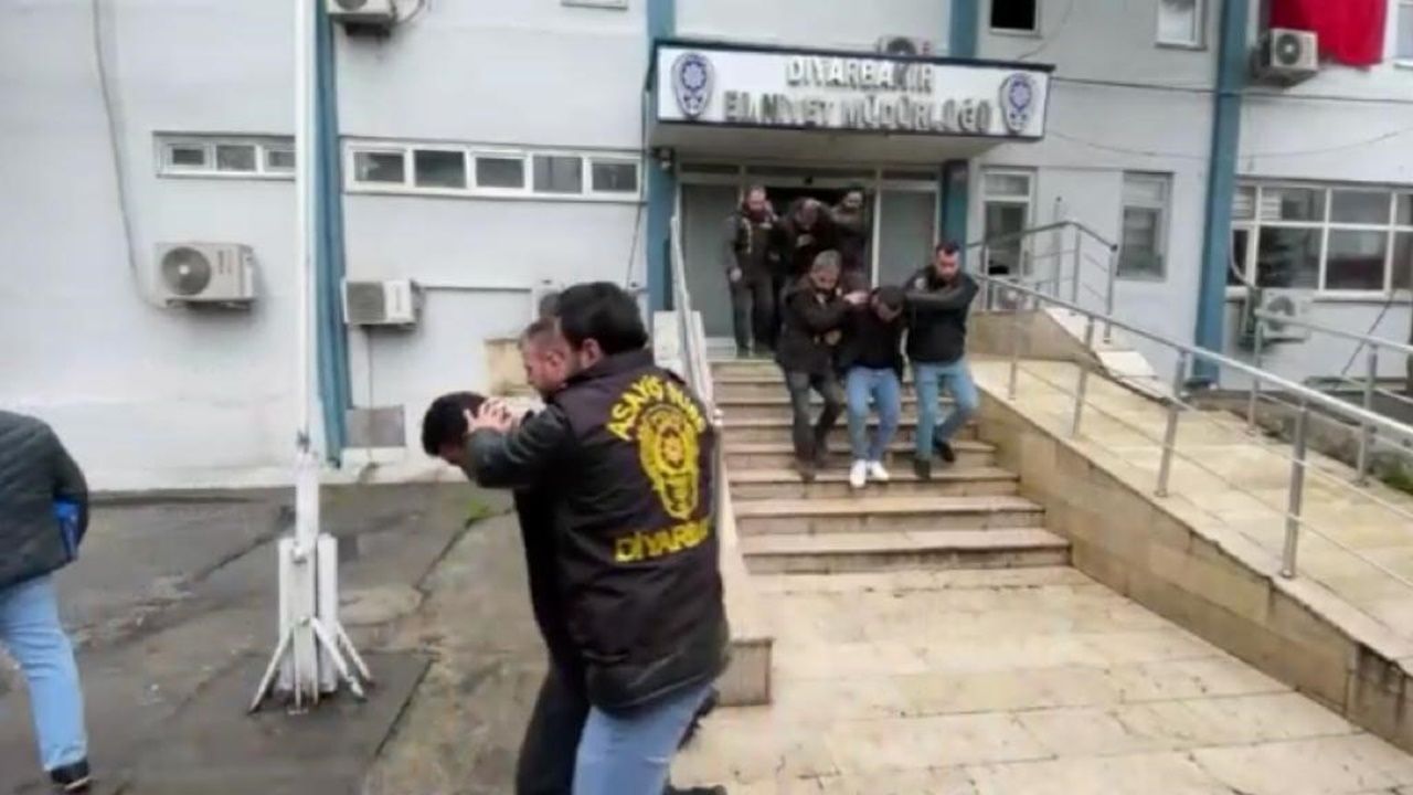 Diyarbakır’da 12 tutuklama
