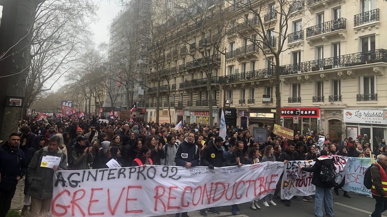 Fransa'da emeklilik yasası karşıtı eylemler sürüyor