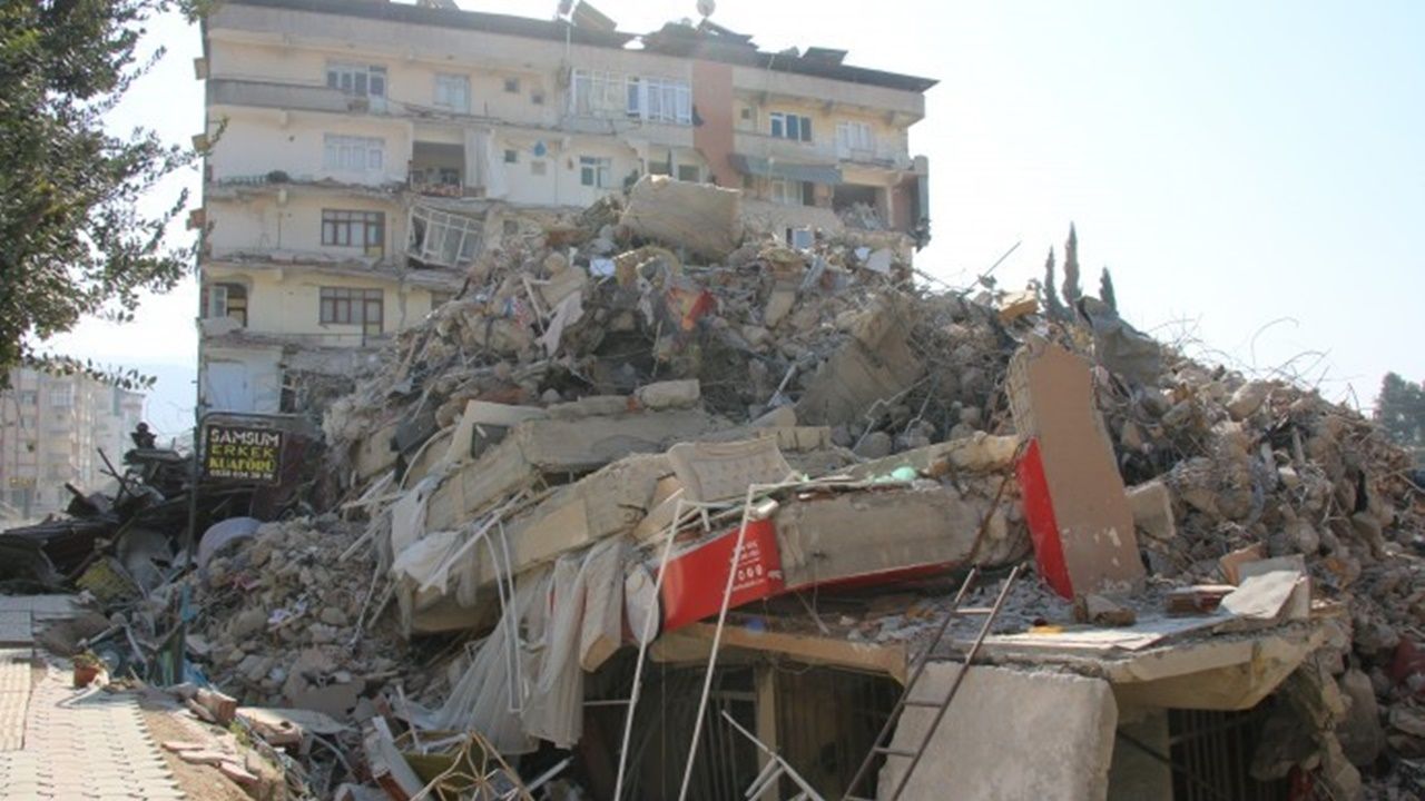 Hatay’da depremin 50'nci gününde enkazdan cenaze çıkarıldı