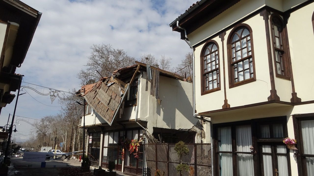 Malatya’da deprem tarihi kültürel yapılara da zarar verdi
