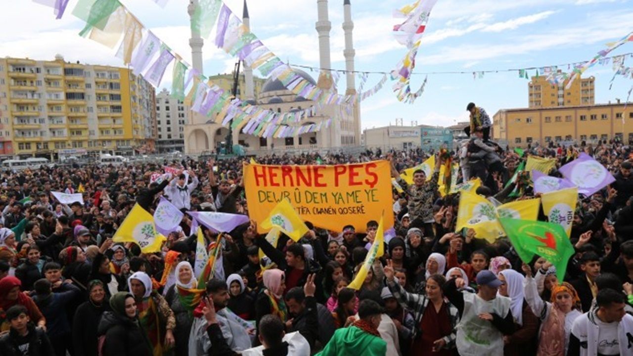 Kızıltepe Newrozu: Bu iktidarı 14 Mayıs’ta göndereceğiz