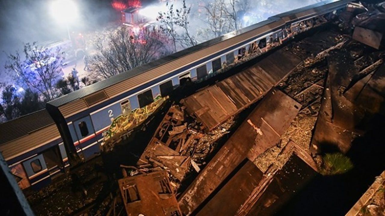Yunanistan'da tren kazası: 32 can kaybı