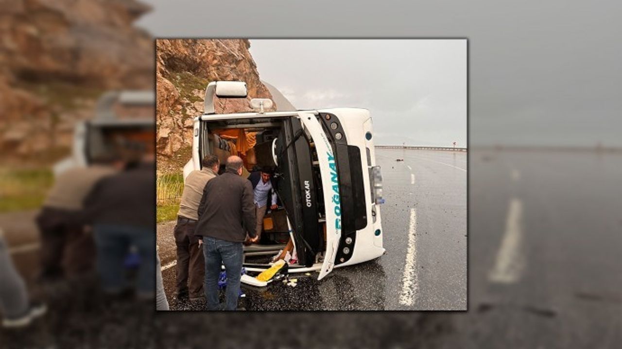 Diyarbakır’dan Van’a giden yolcu otobüsü kaza yaptı: Çok sayıda yaralı var