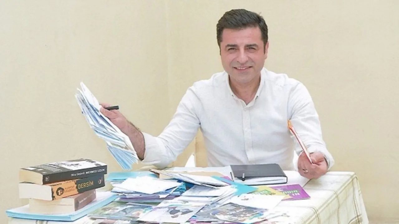Demirtaş'tan İzmirli seçmene: Her evden 1 oy Yeşil Sol'a