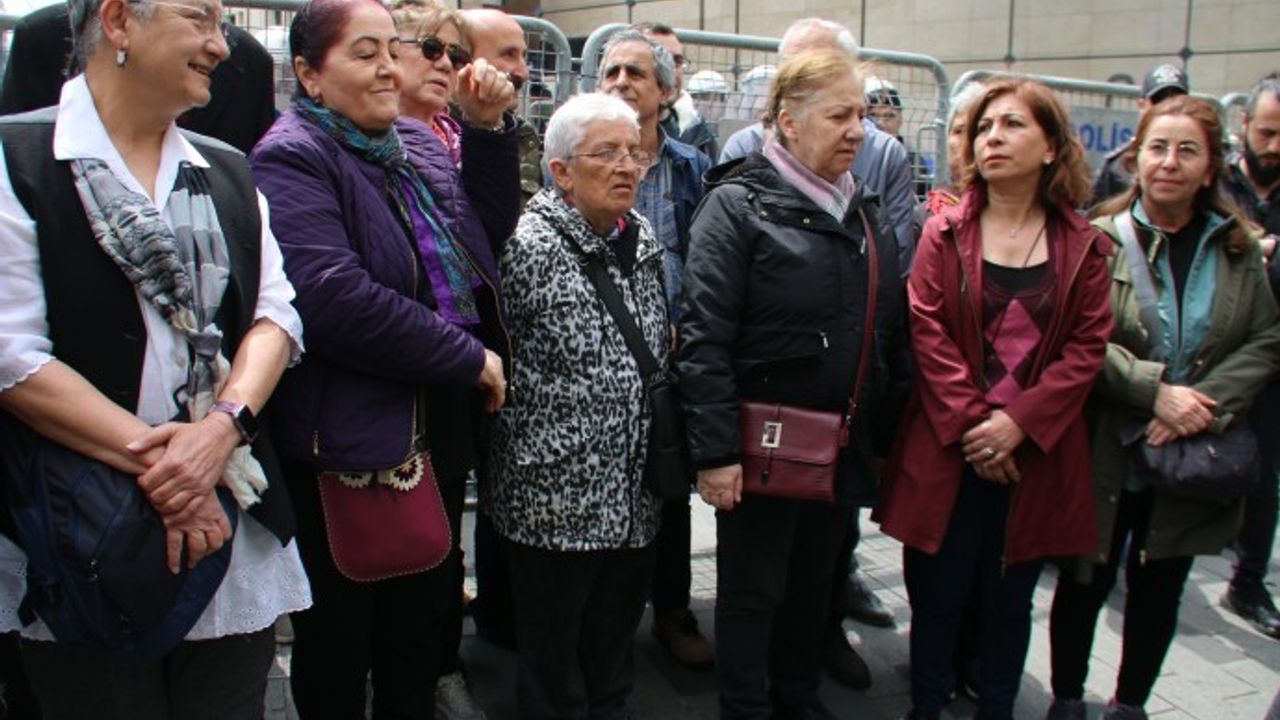 945 haftadır kayıp yakınlarının bulunması için seslenen Cumartesi İnsanları gözaltına alındı
