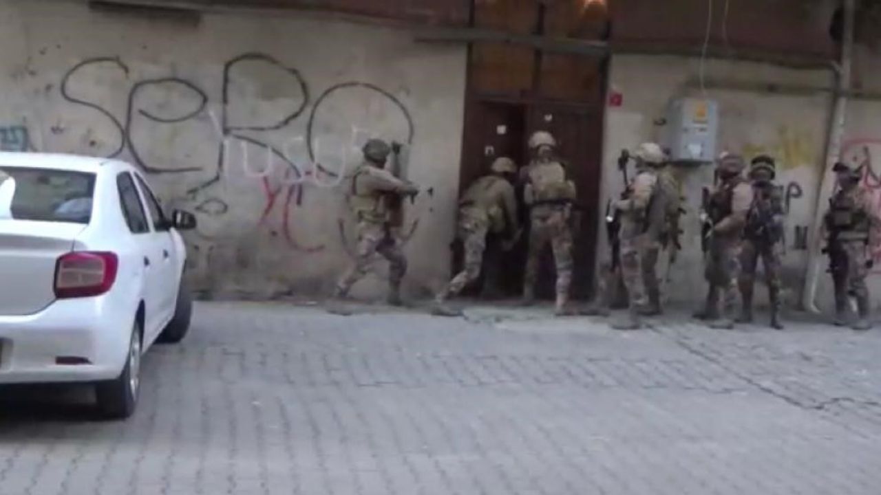 Diyarbakır merkezli 23 ilde IŞİD operasyonu: 74 gözaltı
