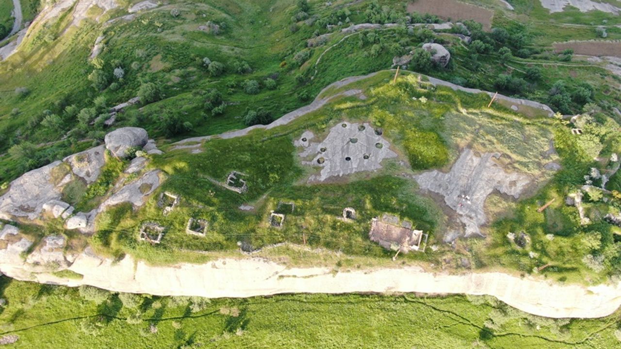 Diyarbakır’ın 5 bin yıllık tek tuğla kalesi olan Kefrum Kalesi ziyaretçilerini bekliyor
