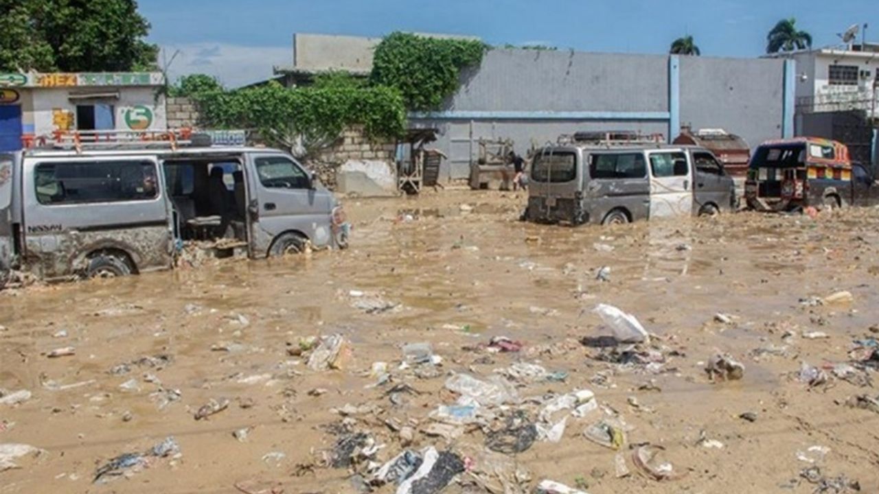 Haiti sele teslim: 42 can kaybı