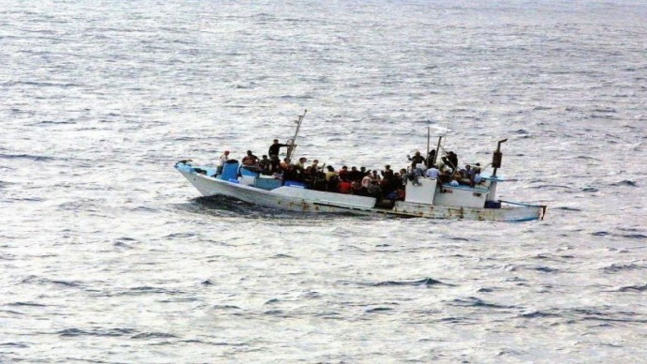 Göçmenleri taşıyan tekne battı: 41 kişi öldü