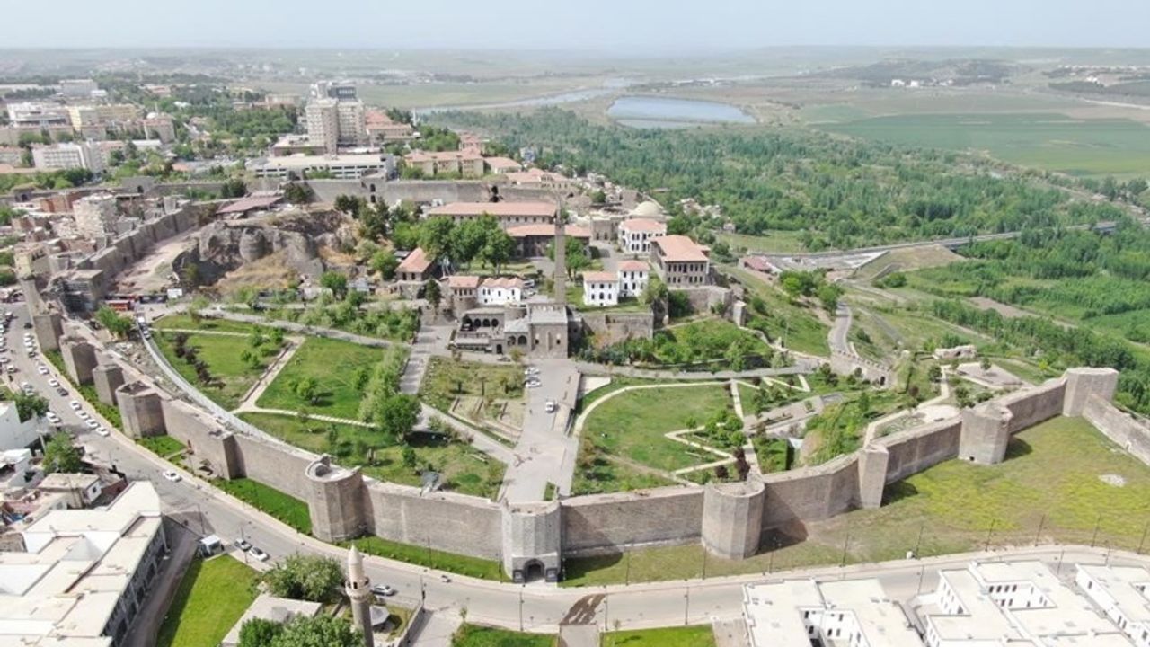 Diyarbakır Sur’un ‘Dünyanın en eski şehirleri’ listesindeki sırasında yanlışlık