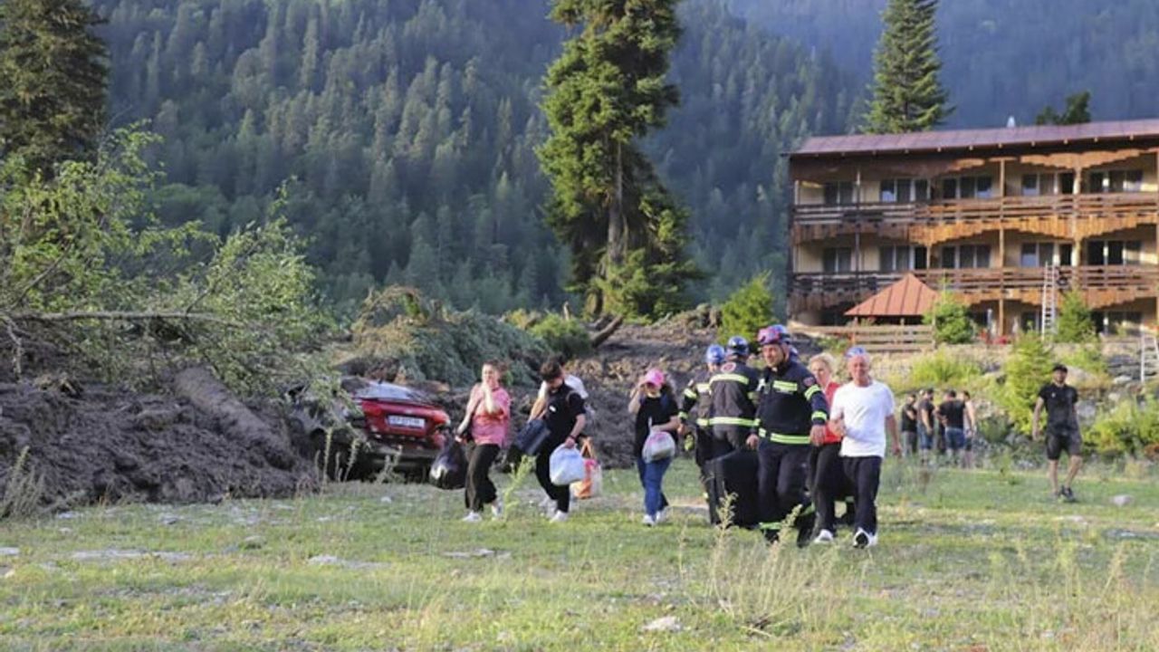 Gürcistan’da heyelan: 18 kişinin cansız bedeni bulundu, 19 kişi kayıp