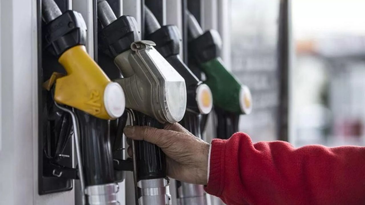 Benzin zammı pompa fiyatlarına yansıdı