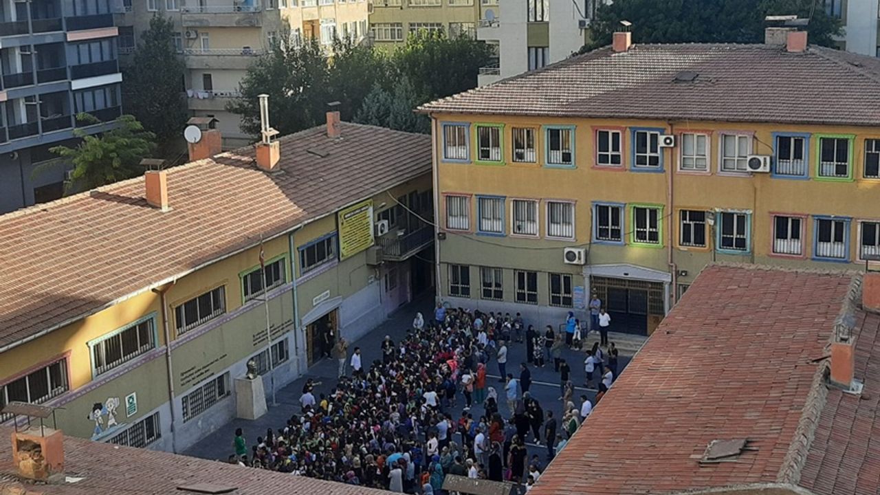 Diyarbakır’da 478 bin öğrenci için ders zili çaldı