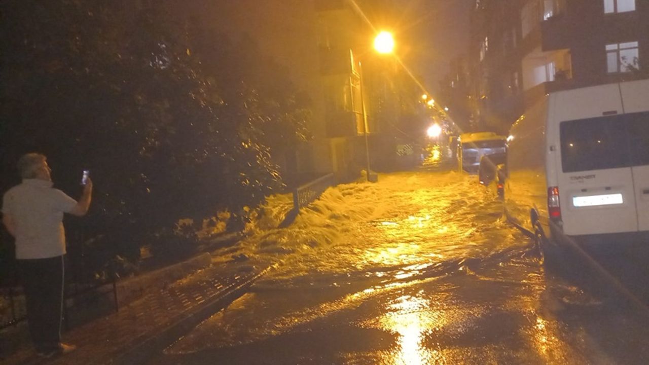 İstanbul Valiliği’nden sel bilançosu: 2 can kaybı, 12 yaralı, 1754 ev ve işyerini su bastı