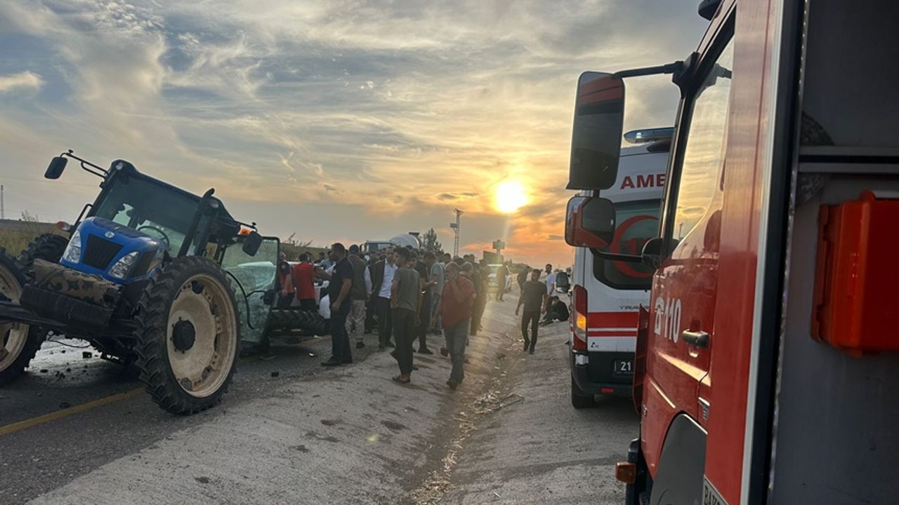 Diyarbakır’da kaza: Traktör ile otomobil çarpıştı, 5 yaralı