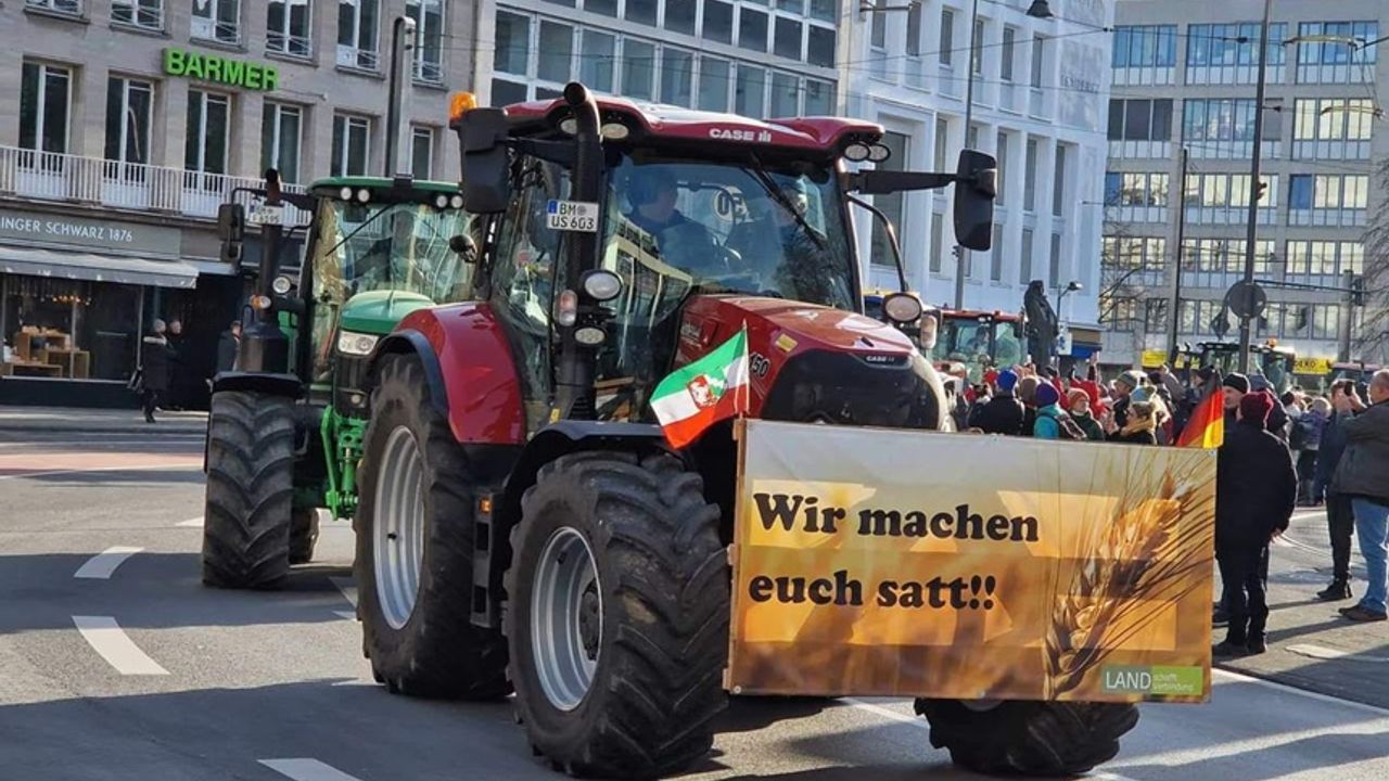 Almanya'da çiftçiler sokaklara döküldü