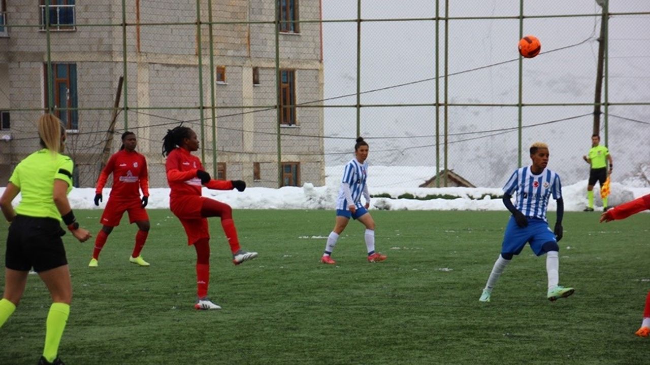 Hakkarigücü Spor, Adana İdman Yurdu karşılaşması: 4-0