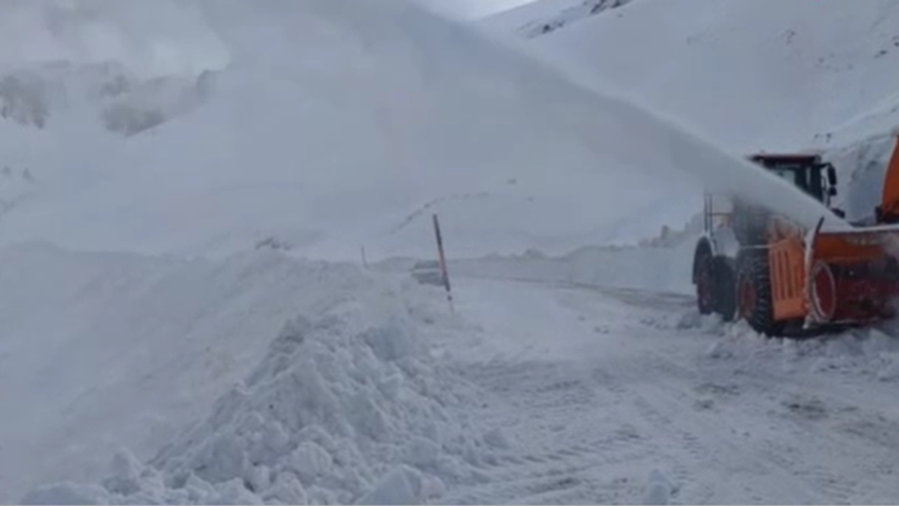 Van’da kar kalınlığı 2 metre 64 santimetreye ulaştı