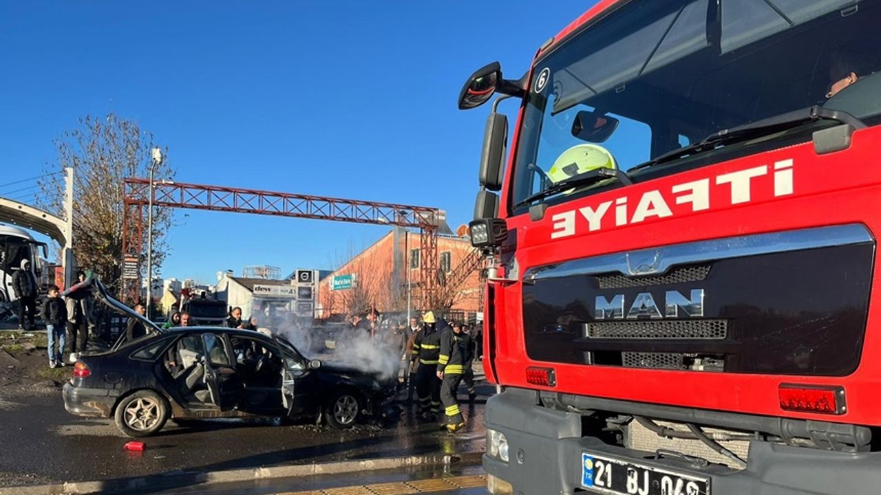 Diyarbakır’da ilginç yangın: Bakımdan çıkan araç alevler içinde kaldı