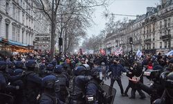 Paris'te “emeklilik reformu” karşıtı gösteri öncesi 14 gözaltı