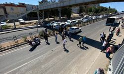 Diyarbakır'da bir çocuğa araç çarptı, mahaleli yolu trafiğe kapattı