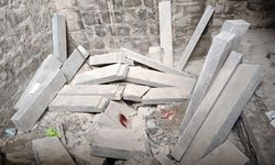 Sur’da restorasyona alınan yapı çöktü: 2 yaralı