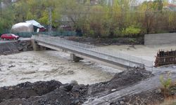 Bingöl’de şiddetli sağanak: Dereler taştı, yaya köprüsü kapatıldı