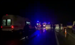 Diyarbakır-Elazığ yolunda minibüs devrildi: 14 yaralı