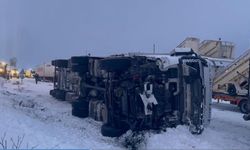 Ardahan'da yoğun kar yağışı hayatı felç etti