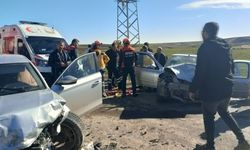 Adıyaman’da kaza: Otomobiller kafa kafaya çarpıştı