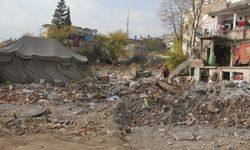 Maraş’ta depremzede aile: Sallansa çadırda, sallanmazsa enkazdalar!
