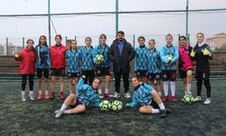 Silopi Kadın Futbol Takımı şampiyon olarak üst lige çıktı