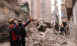 Diyarbakır Sur’da boş bina aniden çöktü
