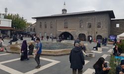 Diyarbakır Ulu Camii’nin merdivenleri yıkıldı