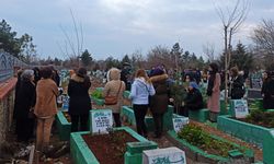 Diyarbakır’da depremde yaşamını yitirenlerin mezarlarına ziyaret
