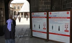 Tarihi Ulu Cami'de Rusça var, Kürtçe yok