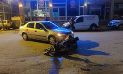 Antep'te otomobilin çarptığı motosikletli kurye yaralandı