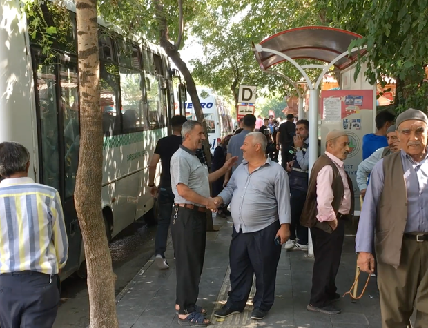 Siirtli gençler: İmkanı olmayan burada eziliyor