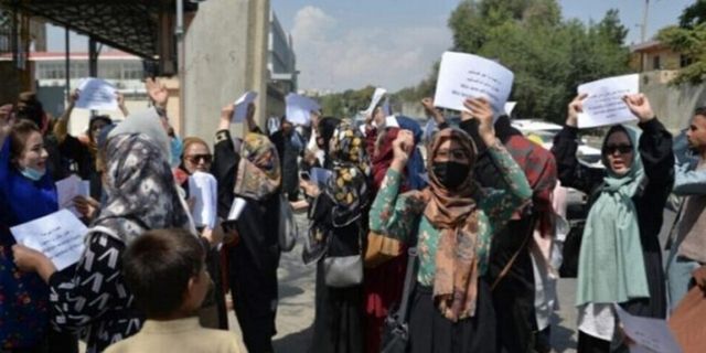 Afganistanlı kadınlardan Taliban protestosu