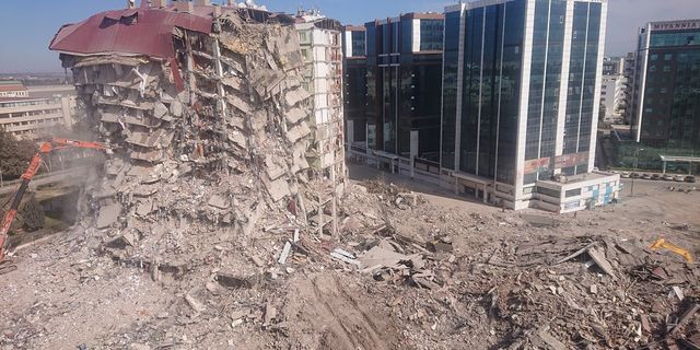 Depremde yıkılan Diyar Galeria'ya ilişkin kim yüzde kaç kusurlu bulundu?
