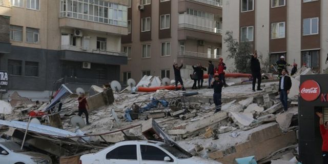 Urfa’da 8 katlı bina çöktü, enkaz altında kalanlar var