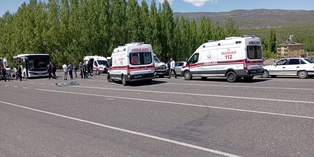 Bingöl’de halk otobüsü ile minibüs çarpıştı: 14 yaralı