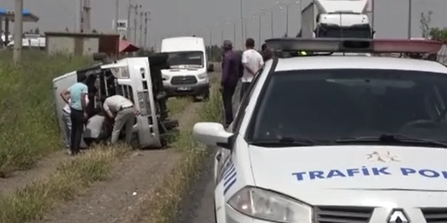 Diyarbakır’da minibüs şarampole yuvarlandı: 7 yaralı