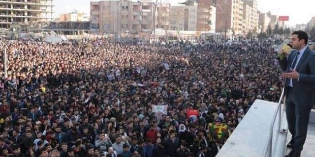 Batman Valiliği’nin yasakladığı Newroz’a katıldığı için yargılanan Demirtaş beraat etti