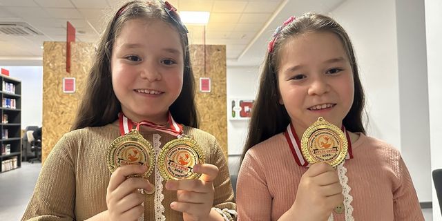 Dünya şampiyonu 8 yaşındaki ikizlerden matematikte üstün başarı