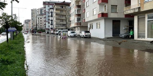 Rize'de şiddetli yağış: 8 ev boşaltıldı, 24 kişi tahliye edildi