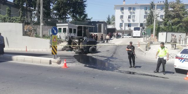 Zırhlı polis aracı kaza yaptı