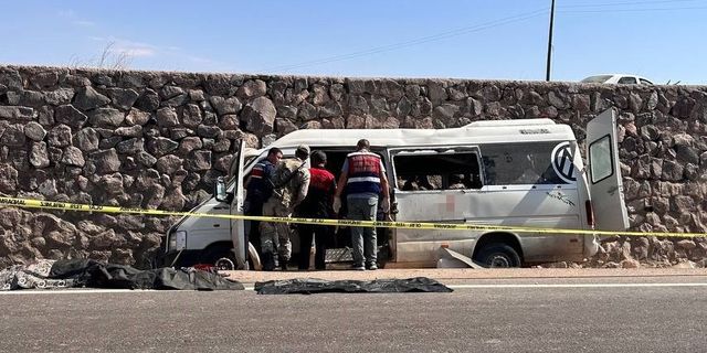 Urfa’da tarım işçilerini taşıyan minibüs kaza yaptı